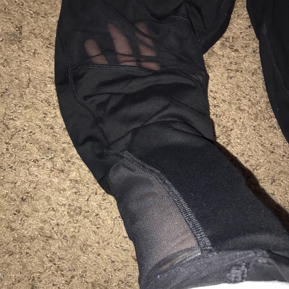 mesh cut out pink leggings - Picture 2 of 3